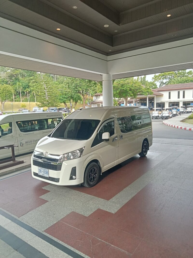 Private Phuket golf driver Toyota HiAce at Blue Canyon Country Club